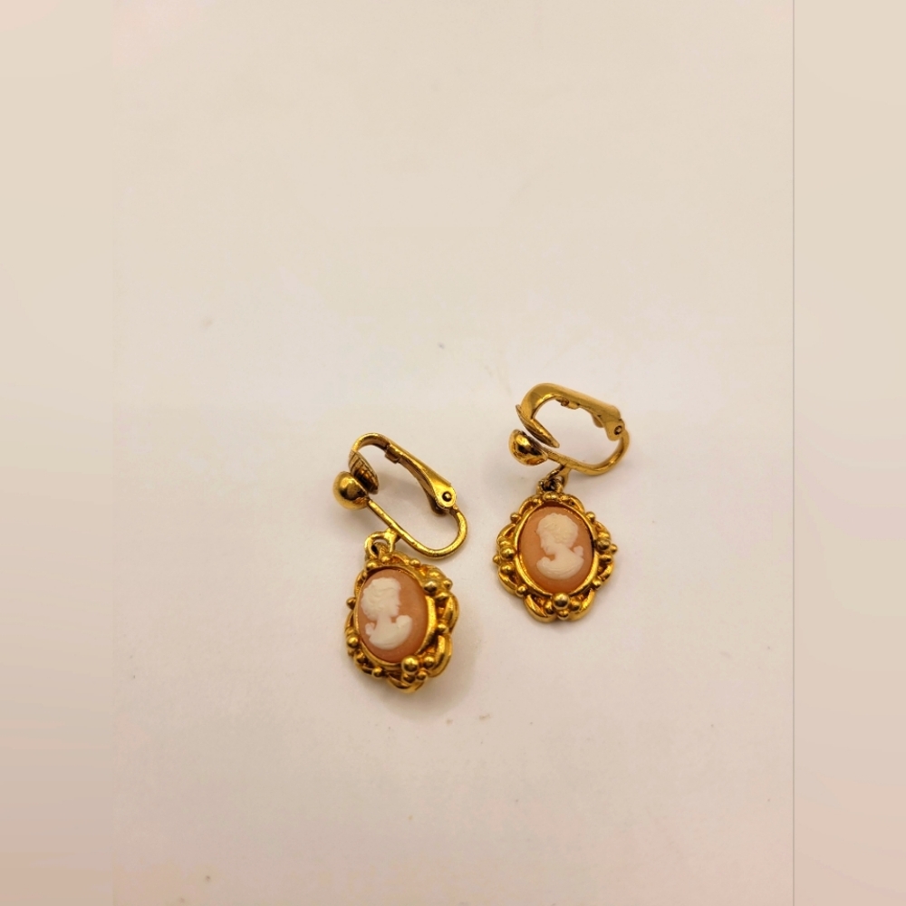 Vintage Cameo Small Clip Dangle Earrings